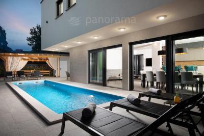 RASKOŠNA MODERNA VILLA U MEDULINU 40