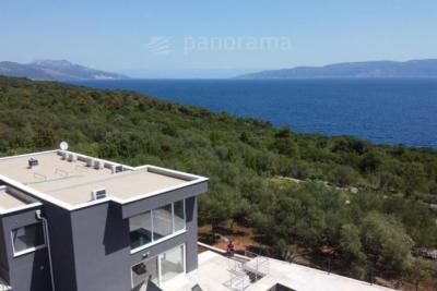 Luxury villa with a beautiful view of the sea 26