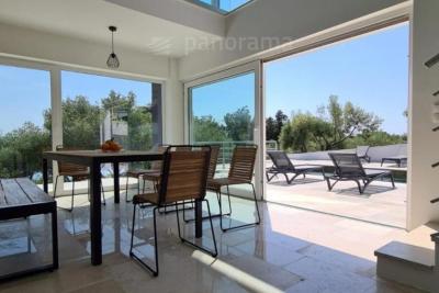 Luxury villa with a beautiful view of the sea 8