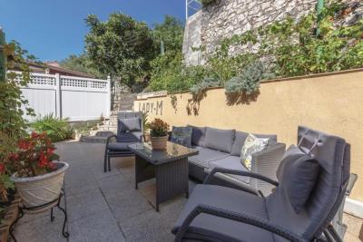 Apartment house with an enchanting view of the sea 43