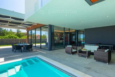GLAMOROUS DESIGNER VILLA 40