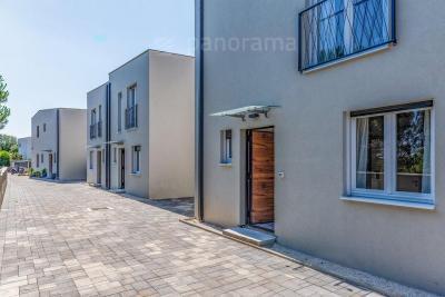 NEUES HAUS MIT SCHWIMMBAD IN PULA 21