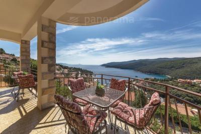 Apartment house with an enchanting view of the sea 45