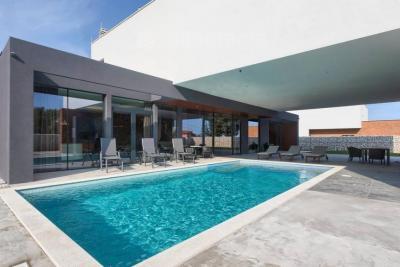 AN ARCHITECTURAL BEUTY NEAR THE SEA 28