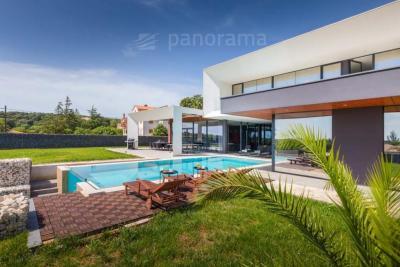 GLAMOROUS DESIGNER VILLA 41
