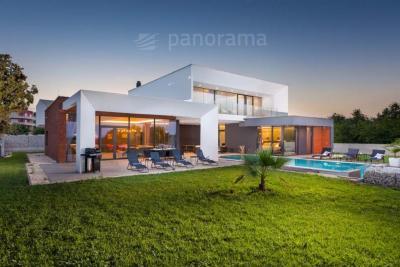 GLAMOROUS DESIGNER VILLA 45