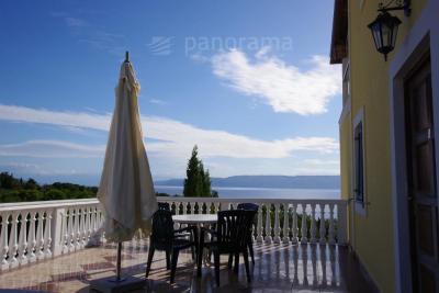 Apartmenthaus mit fantastischem Meerblick 2