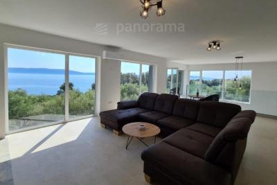 Luxury villa with a beautiful view of the sea 9