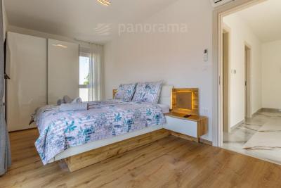 NEUES HAUS MIT SCHWIMMBAD IN PULA 15