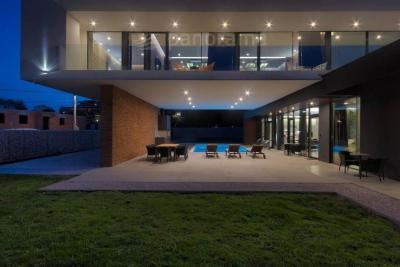 AN ARCHITECTURAL BEUTY NEAR THE SEA 32
