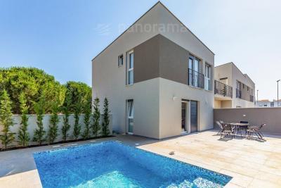 NEUES HAUS MIT SCHWIMMBAD IN PULA 20