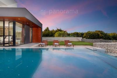 GLAMOROUS DESIGNER VILLA 36