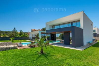 GLAMOROUS DESIGNER VILLA 43