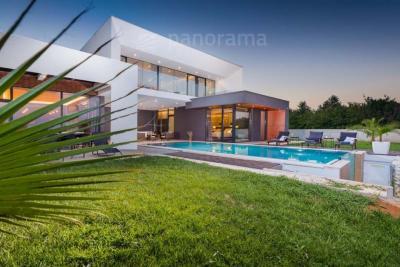GLAMOROUS DESIGNER VILLA 44