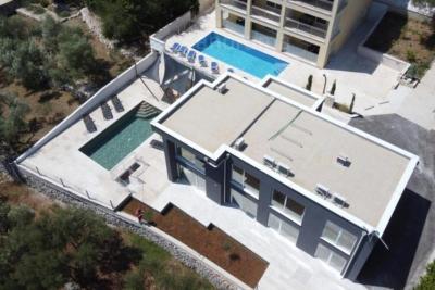 Luxury villa with a beautiful view of the sea 25