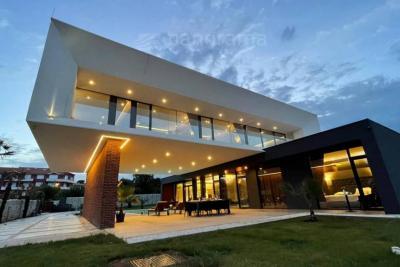 AN ARCHITECTURAL BEUTY NEAR THE SEA 34