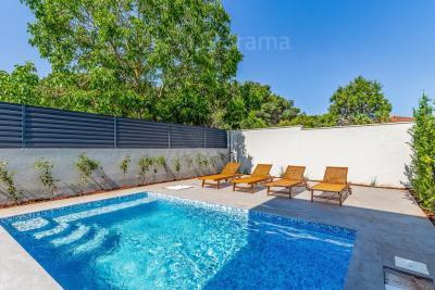 NEUES HAUS MIT SCHWIMMBAD IN PULA 19