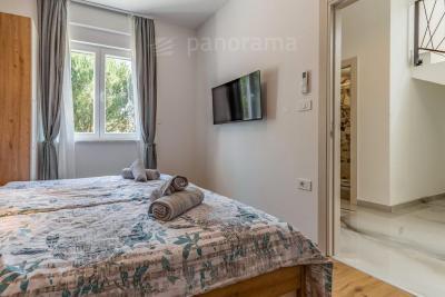 NEUES HAUS MIT SCHWIMMBAD IN PULA 11