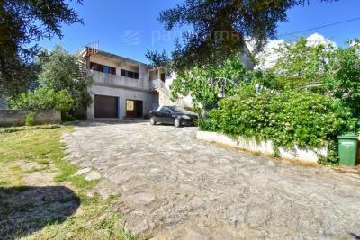 HOUSE WITH GREAT POTENTIAL 400M FROM THE SEA