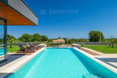 GLAMOROUS DESIGNER VILLA 34