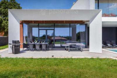 GLAMOROUS DESIGNER VILLA 28