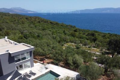 Luxury villa with a beautiful view of the sea 2