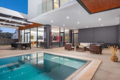 GLAMOROUS DESIGNER VILLA 32