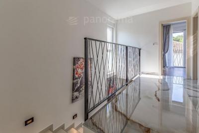 NEUES HAUS MIT SCHWIMMBAD IN PULA 13