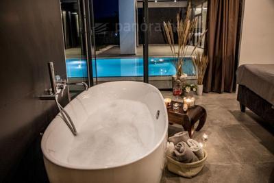 GLAMOROUS DESIGNER VILLA 18