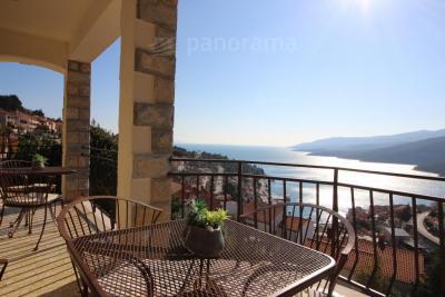 Apartment house with an enchanting view of the sea 3