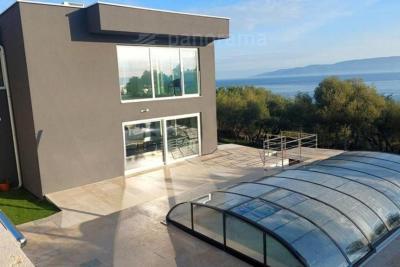 Luxury villa with a beautiful view of the sea 24
